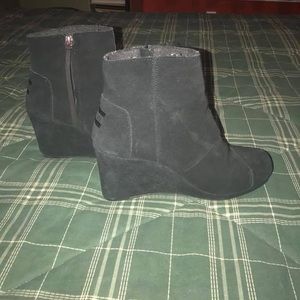 Toms Wedge Booties Size 9